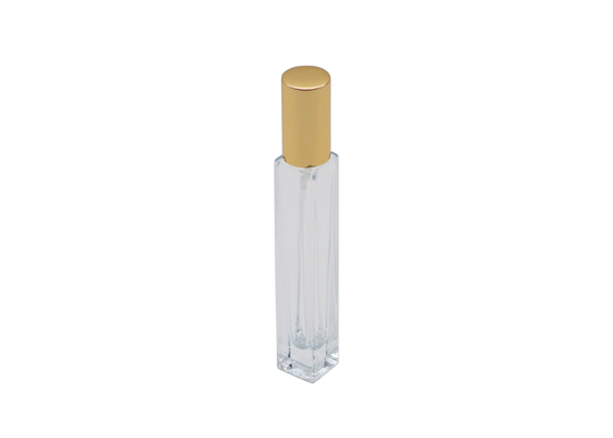 Τετραγωνικό μπουκάλι ελεγκτών αρώματος της Κολωνίας με τη χρυσή αντλία ψεκασμού αργιλίου